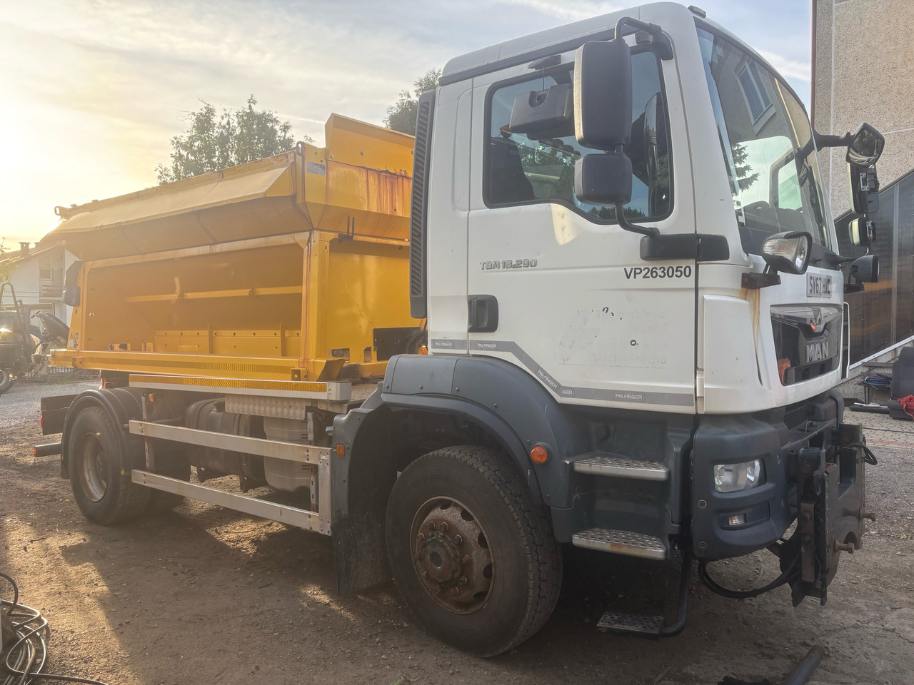 MAN TGM 18.290 4x4BB SPREADER/GRITTER/Plough - Utilaj deszăpezire: Foto 2 MAN TGM 18.290 4x4BB SPREADER/GRITTER/Plough - Utilaj deszăpezire: Foto 2