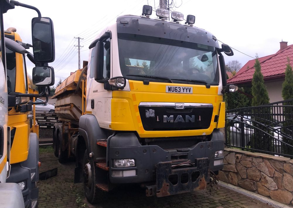 MAN TGS 26.320 6x6BB piaskarka solarka econ schmidt pług - Maşina comunala, Camion: Foto 1 MAN TGS 26.320 6x6BB piaskarka solarka econ schmidt pług - Maşina comunala, Camion: Foto 1