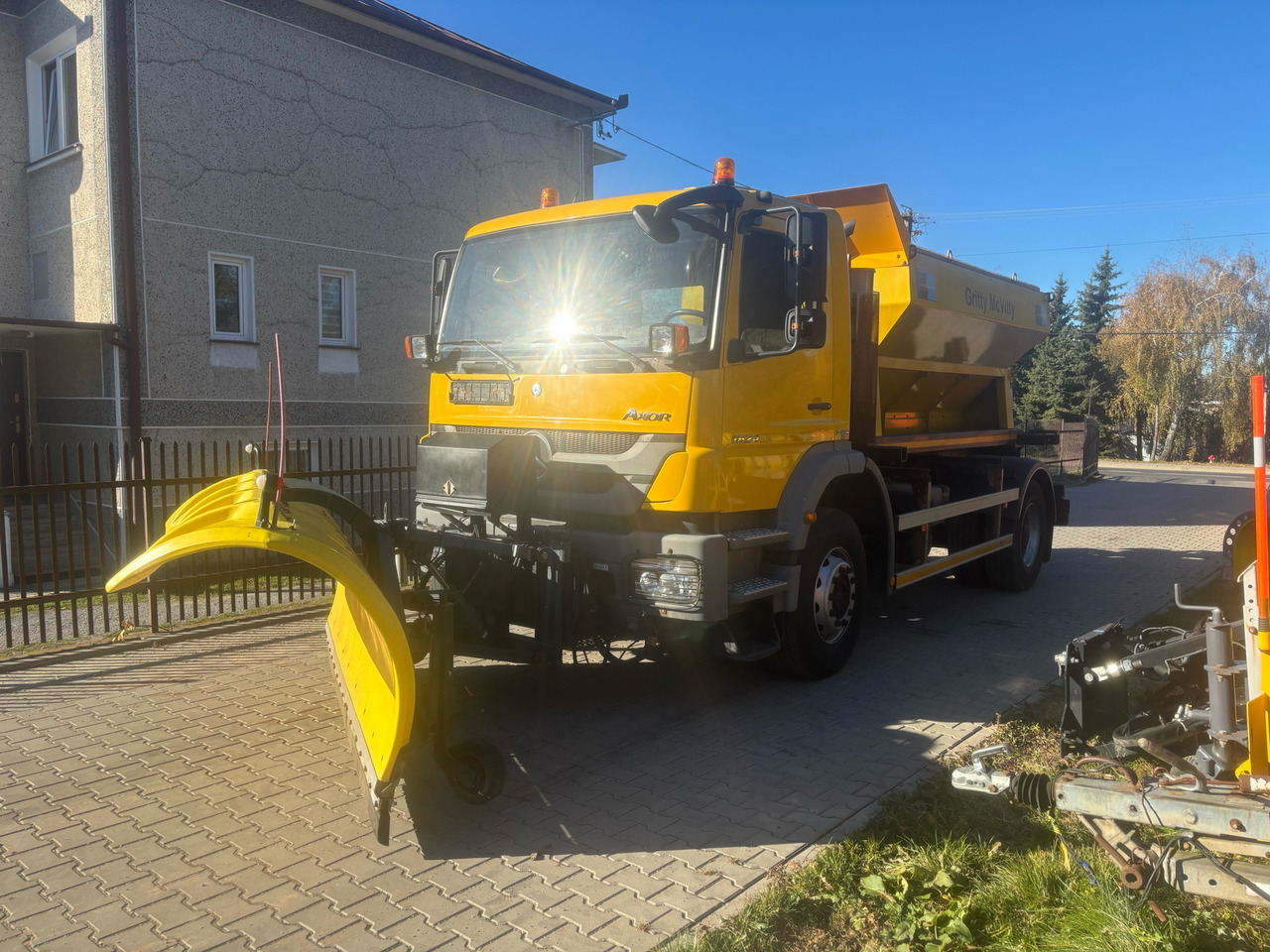 Mercedes AXOR 1824 4x2 Spreader/Gritter/Plough - Utilaj deszăpezire: Foto 3 Mercedes AXOR 1824 4x2 Spreader/Gritter/Plough - Utilaj deszăpezire: Foto 3