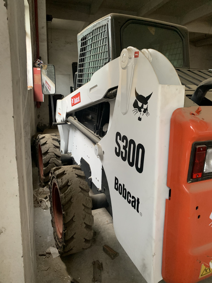 BOBCAT S300 - Mini încărcător: Foto 3 BOBCAT S300 - Mini încărcător: Foto 3