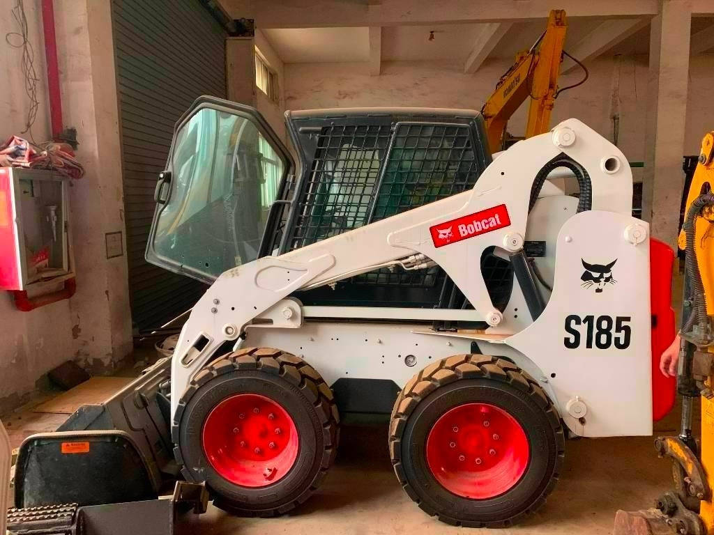Bobcat S 185 - Mini încărcător: Foto 1 Bobcat S 185 - Mini încărcător: Foto 1