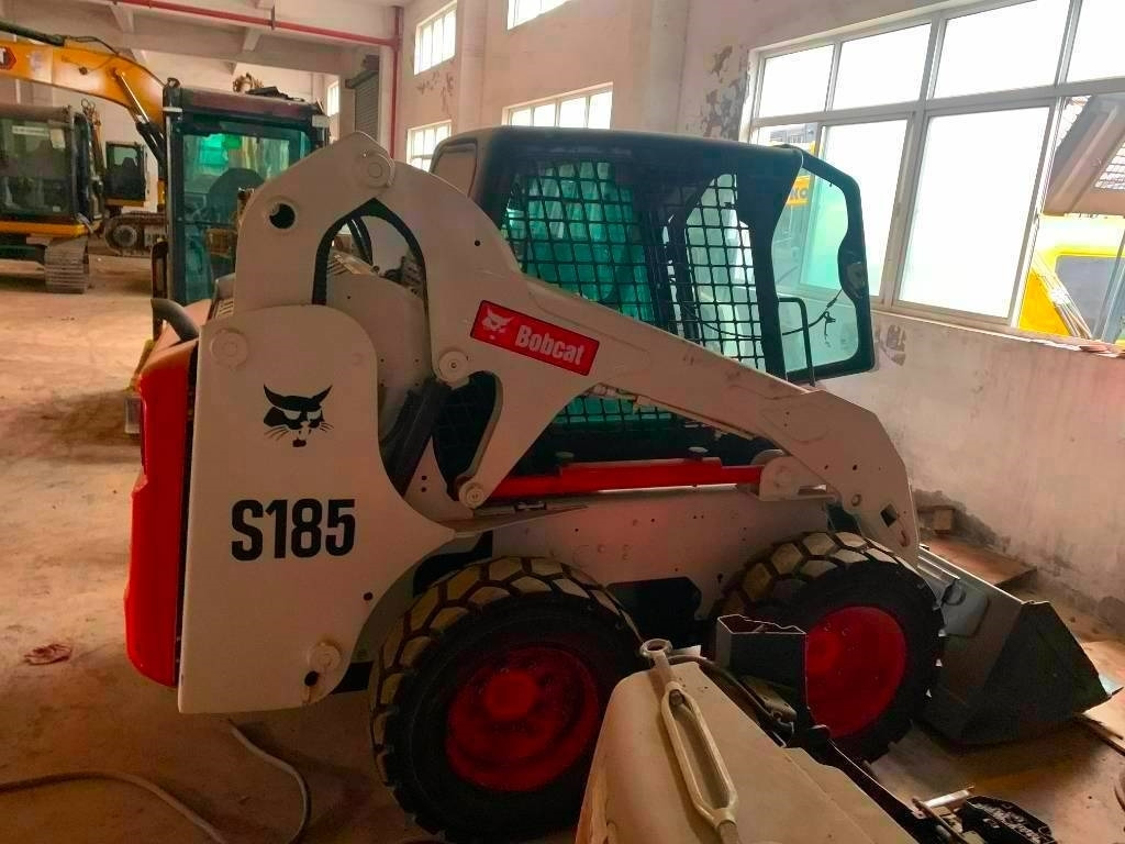 Bobcat S 185 - Mini încărcător: Foto 4 Bobcat S 185 - Mini încărcător: Foto 4
