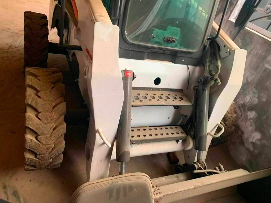 Bobcat S 300 - Mini încărcător: Foto 2 Bobcat S 300 - Mini încărcător: Foto 2