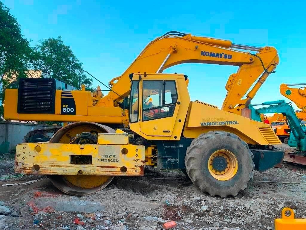 Bomag BW 225 D-3 - Cilindru compactor pentru asfalt: Foto 2 Bomag BW 225 D-3 - Cilindru compactor pentru asfalt: Foto 2