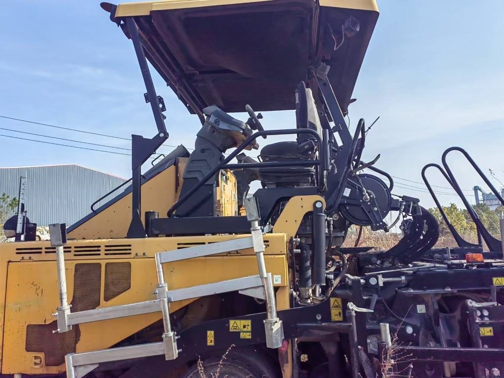 CAT AP655F - Finisor de asfalt: Foto 1 CAT AP655F - Finisor de asfalt: Foto 1