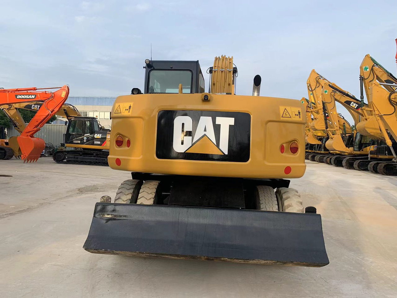 CATERPILLAR 315D - Excavator pe roţi: Foto 4 CATERPILLAR 315D - Excavator pe roţi: Foto 4