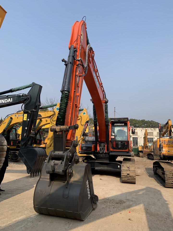 DOOSAN DX300LC-9C - Excavator pe roţi: Foto 1 DOOSAN DX300LC-9C - Excavator pe roţi: Foto 1