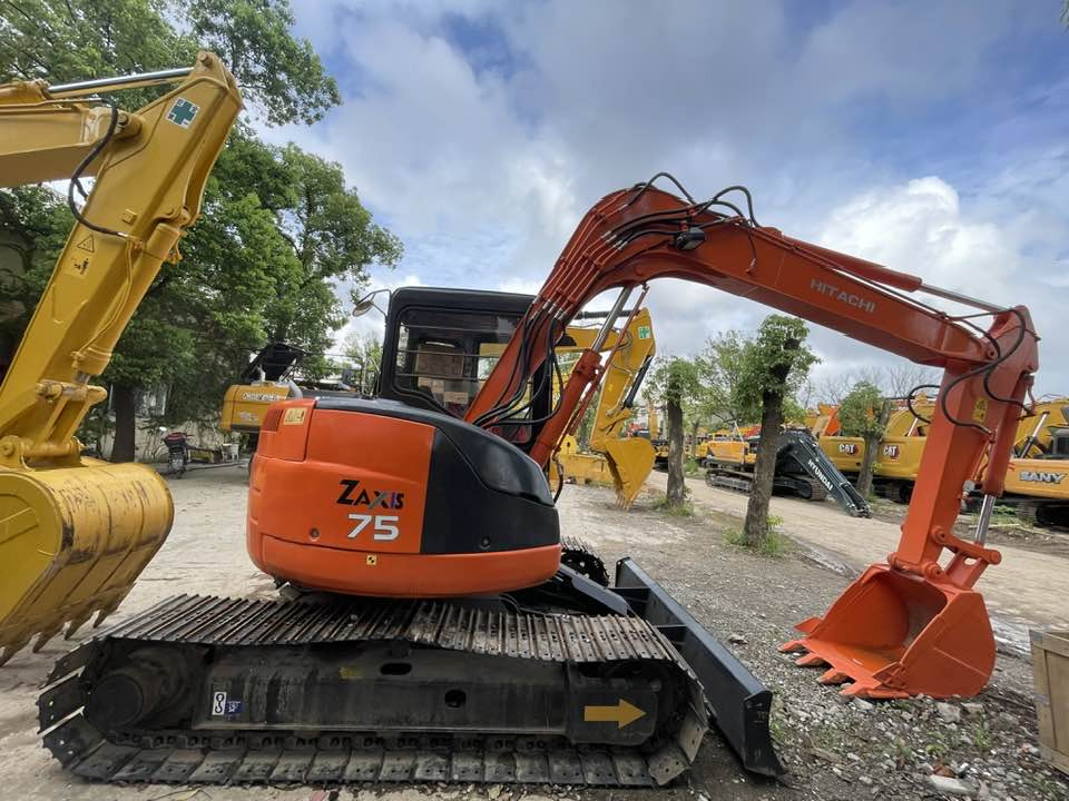 Hitachi ZAXIS 75 - Mini excavator: Foto 1 Hitachi ZAXIS 75 - Mini excavator: Foto 1