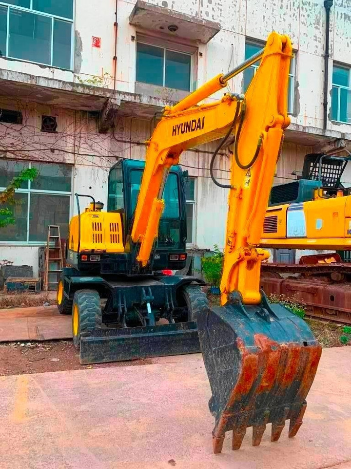 Hyundai Robex 60 W-7 - Excavator pe roţi: Foto 2 Hyundai Robex 60 W-7 - Excavator pe roţi: Foto 2