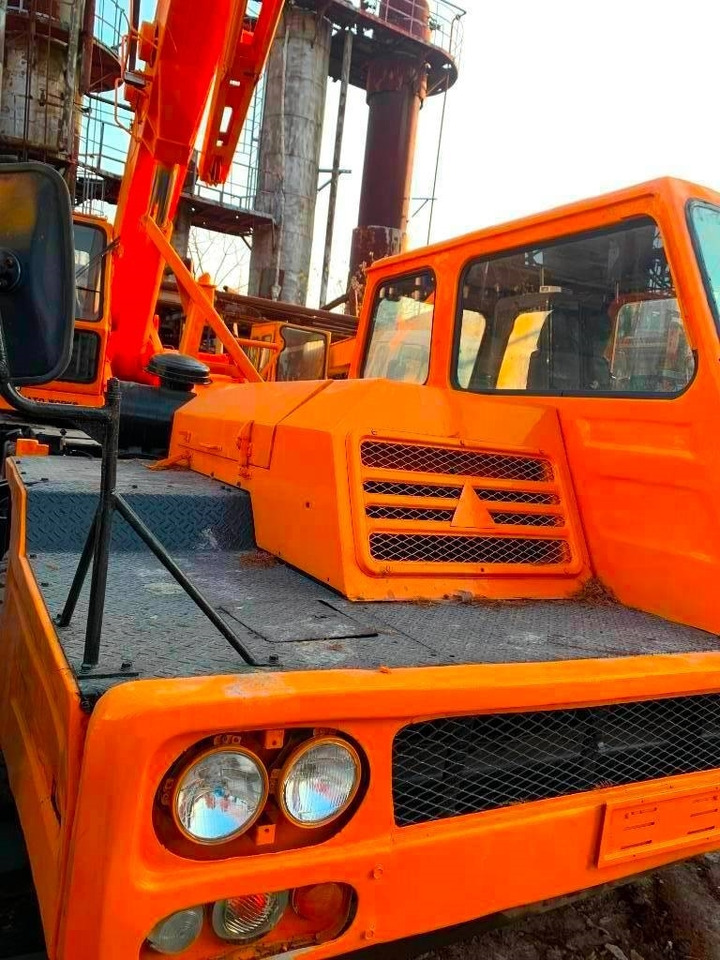 Kato NK 250 E - Macara tot teren: Foto 4 Kato NK 250 E - Macara tot teren: Foto 4