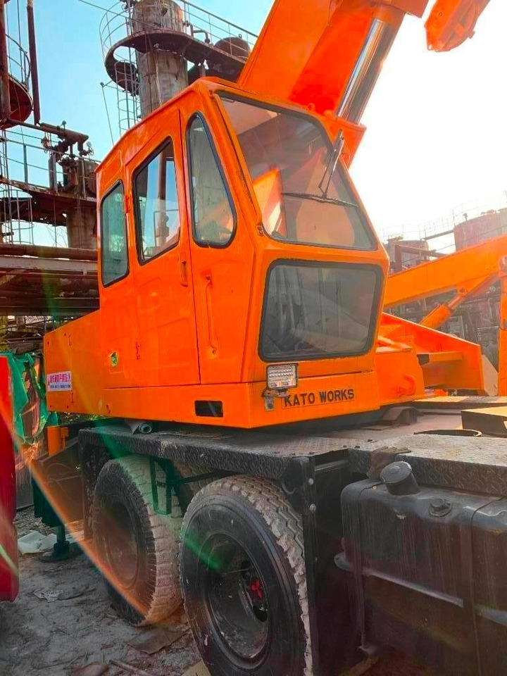 Kato NK 250 E - Macara tot teren: Foto 1 Kato NK 250 E - Macara tot teren: Foto 1