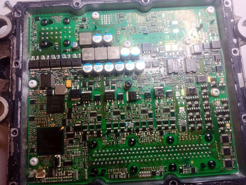 Mercedes-Benz Naprawa sterownik elektroniczny wszystkie marki Mercedes VOLVO R Bosch Naprawa sterownik elektroniczny wszystkie marki Mercedes VOLVO RENAULT - Sistem electric pentru Camion: Foto 1 Mercedes-Benz Naprawa sterownik elektroniczny wszystkie marki Mercedes VOLVO R Bosch Naprawa sterownik elektroniczny wszystkie marki Mercedes VOLVO RENAULT - Sistem electric pentru Camion: Foto 1