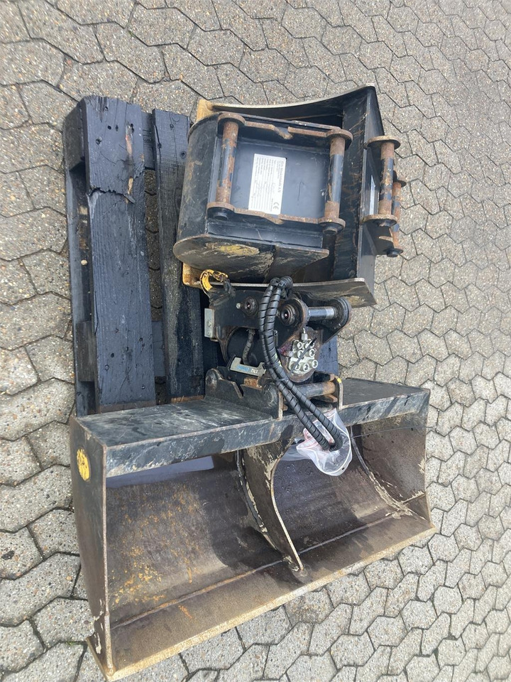 COMPACTTILT CT2-HS4 - Ataşament pentru Utilaje constructii: Foto 1 COMPACTTILT CT2-HS4 - Ataşament pentru Utilaje constructii: Foto 1