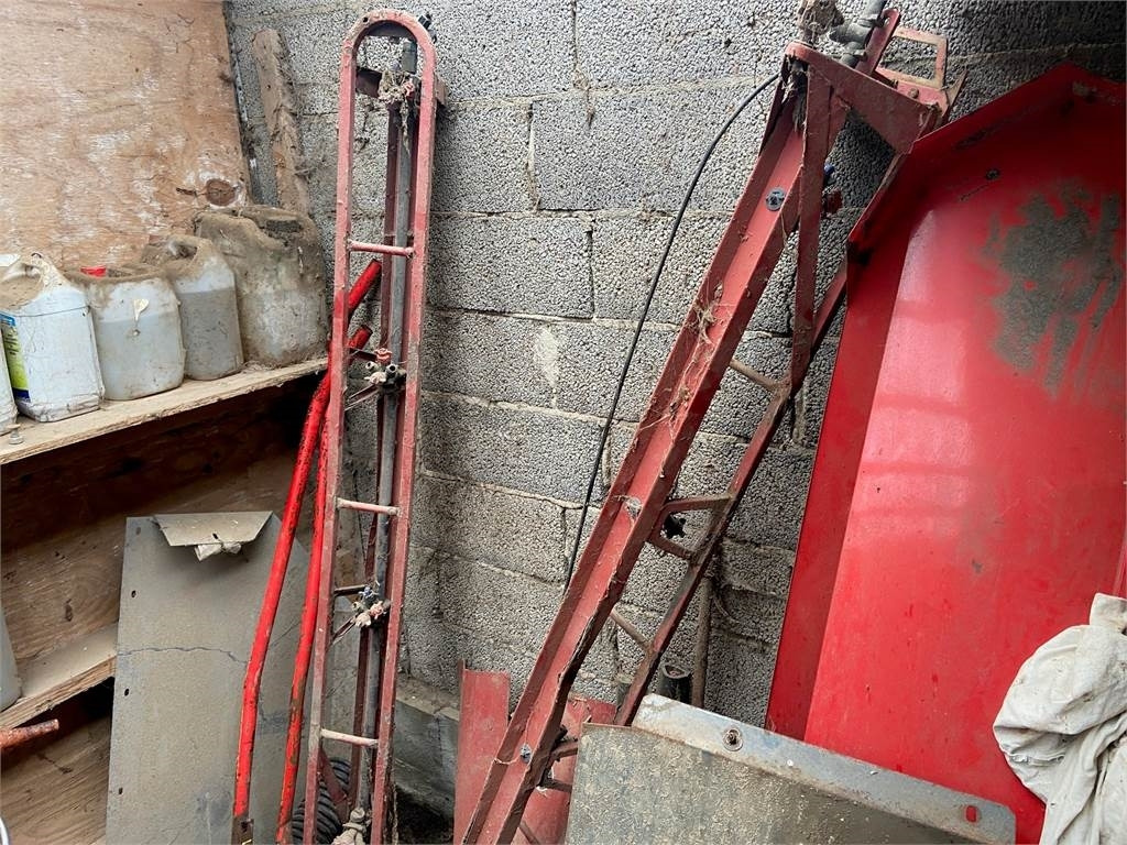 Hardi COMANDER 2800 L 24 M - Maşină de erbicidat tractata: Foto 5 Hardi COMANDER 2800 L 24 M - Maşină de erbicidat tractata: Foto 5