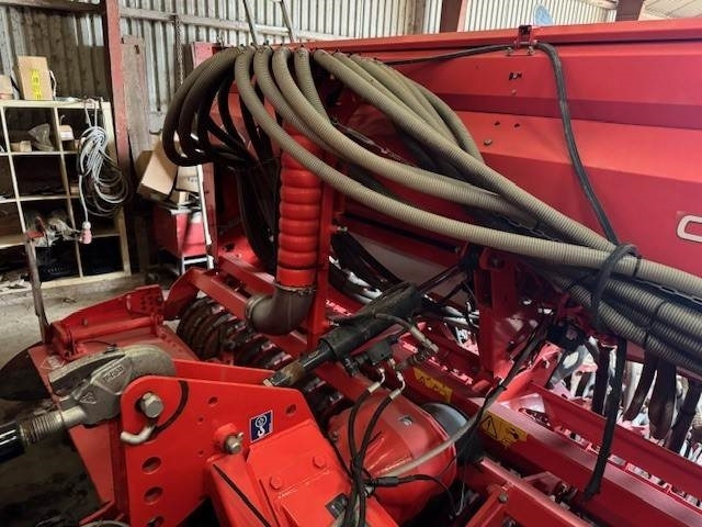 Kuhn SITERA 4000 + TF1500 - Semănătoare combinată: Foto 3 Kuhn SITERA 4000 + TF1500 - Semănătoare combinată: Foto 3