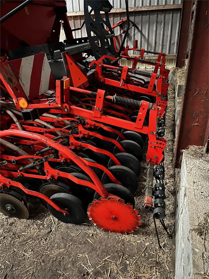 Kuhn VENTA NC4000HR - Semănătoare combinată: Foto 2 Kuhn VENTA NC4000HR - Semănătoare combinată: Foto 2