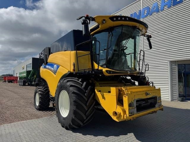 New Holland CR9.90 TIER4 - Combină de recoltat cereale: Foto 2 New Holland CR9.90 TIER4 - Combină de recoltat cereale: Foto 2