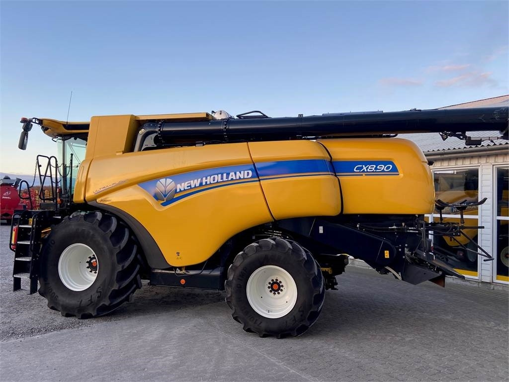 New Holland CX8.90 STAGE5 SLH - Combină de recoltat cereale: Foto 4 New Holland CX8.90 STAGE5 SLH - Combină de recoltat cereale: Foto 4