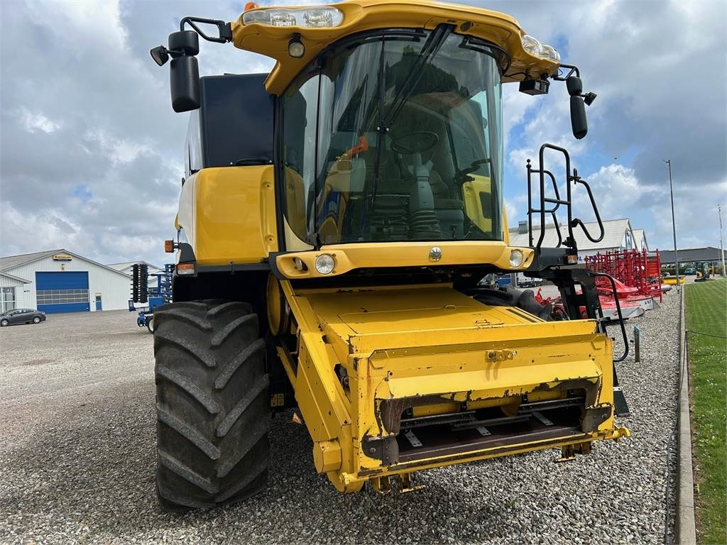 New Holland CX860 SLH - Combină de recoltat cereale: Foto 2 New Holland CX860 SLH - Combină de recoltat cereale: Foto 2