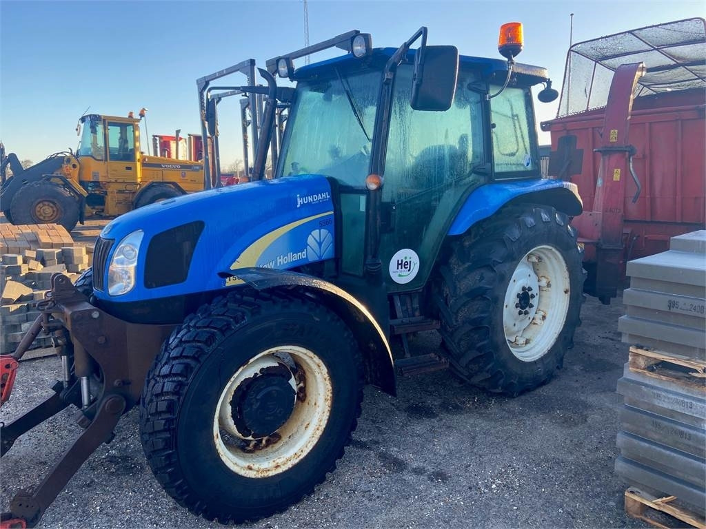New Holland T5050 - Tractor agricol: Foto 1 New Holland T5050 - Tractor agricol: Foto 1