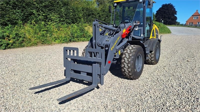 Eurotrac WL18 - Încărcător frontal pe pneuri: Foto 2 Eurotrac WL18 - Încărcător frontal pe pneuri: Foto 2