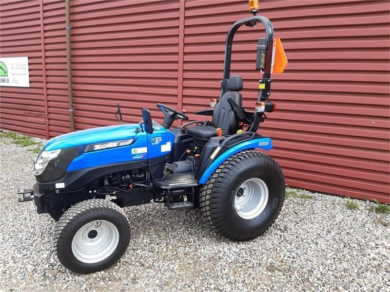 Solis 26 hst - Tractor comunal: Foto 1 Solis 26 hst - Tractor comunal: Foto 1