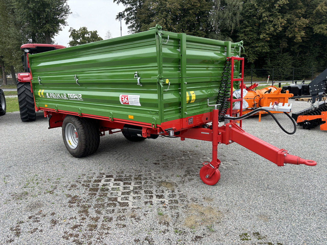 PRONAR T654/2 - Remorcă autobasculantă agricolă: Foto 1 PRONAR T654/2 - Remorcă autobasculantă agricolă: Foto 1