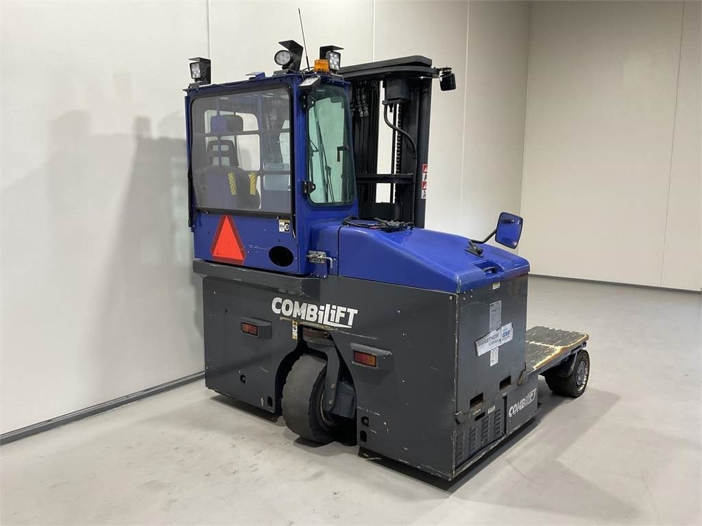 Combilift C4000ET - Stivuitor cu catarg retractabil, cu schimbare rapidă de direcţie: Foto 2 Combilift C4000ET - Stivuitor cu catarg retractabil, cu schimbare rapidă de direcţie: Foto 2