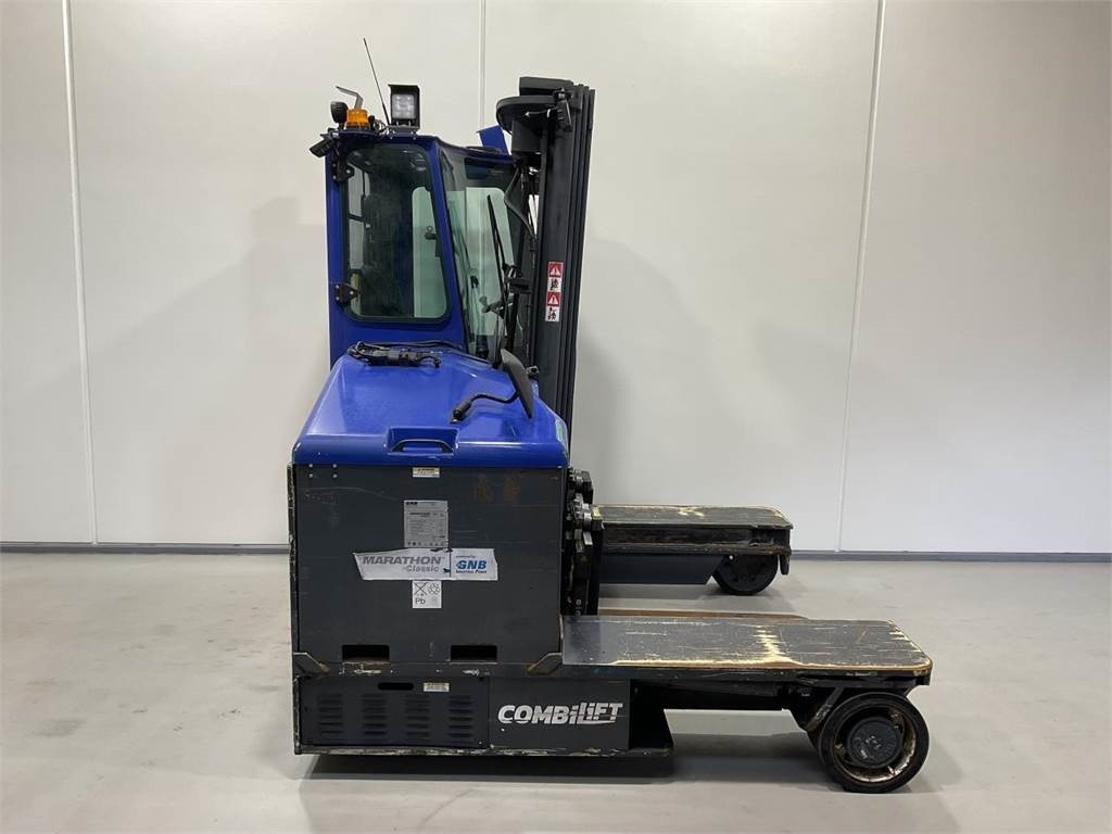 Combilift C4000ET - Stivuitor cu catarg retractabil, cu schimbare rapidă de direcţie: Foto 1 Combilift C4000ET - Stivuitor cu catarg retractabil, cu schimbare rapidă de direcţie: Foto 1