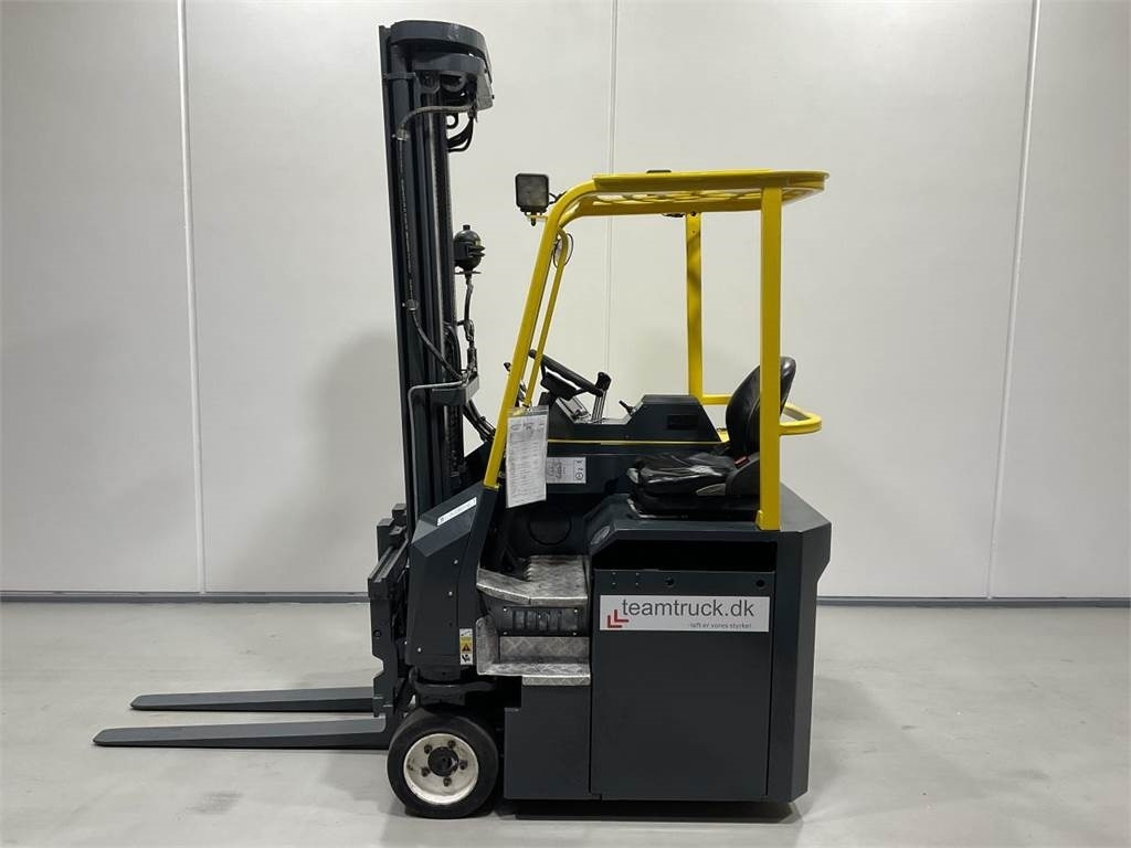 Combilift CBE3000 - Stivuitor cu catarg retractabil, cu schimbare rapidă de direcţie: Foto 3 Combilift CBE3000 - Stivuitor cu catarg retractabil, cu schimbare rapidă de direcţie: Foto 3