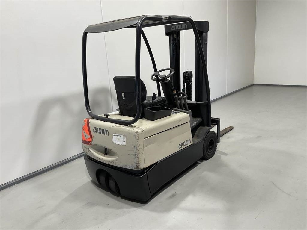 Crown SC3016-1,6 - Electrostivuitor: Foto 2 Crown SC3016-1,6 - Electrostivuitor: Foto 2