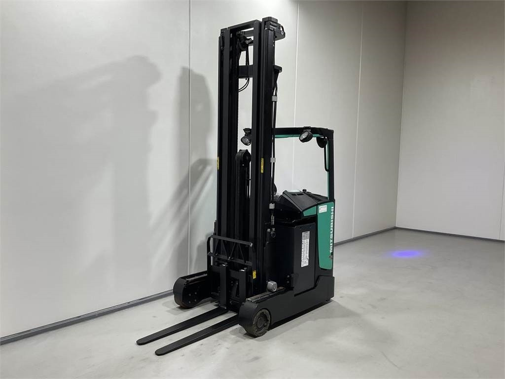 Mitsubishi RB16NH - Stivuitor cu catarg retractabil: Foto 4 Mitsubishi RB16NH - Stivuitor cu catarg retractabil: Foto 4