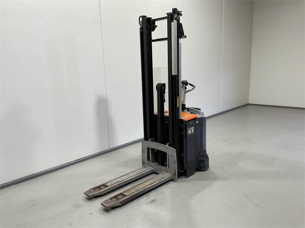 Rocla SP12ACI - Transpalet la mare înălţime: Foto 4 Rocla SP12ACI - Transpalet la mare înălţime: Foto 4