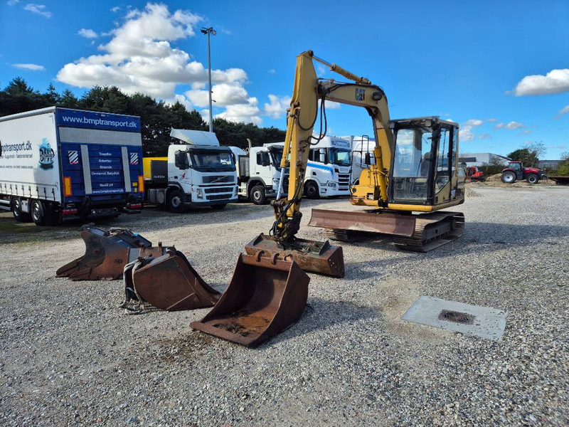 Cat 307 with extra buckets - Mini excavator: Foto 1 Cat 307 with extra buckets - Mini excavator: Foto 1