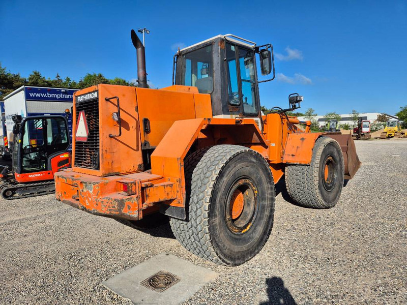 Încărcător frontal pe pneuri Hitachi FR 130: Foto 6