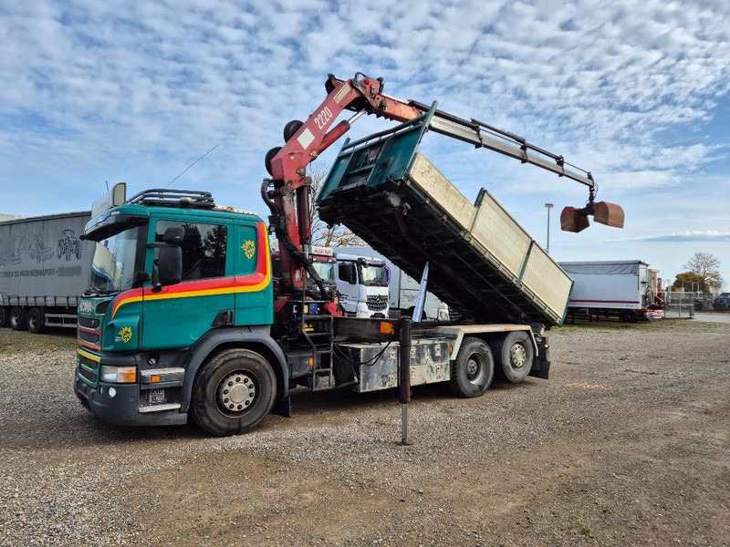 Scania P450 6x2/4 // HMF 2223 K4 // 3-way tip - Camion cu macara: Foto 4 Scania P450 6x2/4 // HMF 2223 K4 // 3-way tip - Camion cu macara: Foto 4