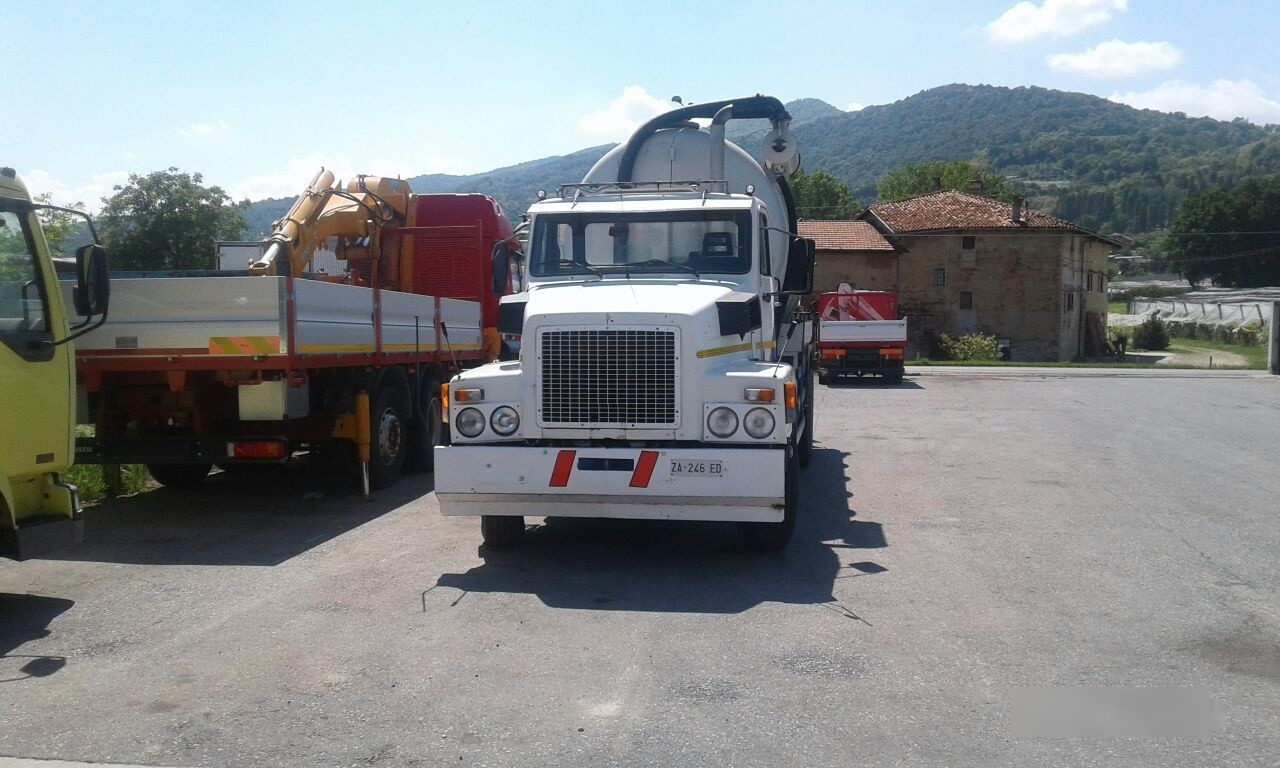 Maşină pentru vidanjări Volvo N.12: Foto 6