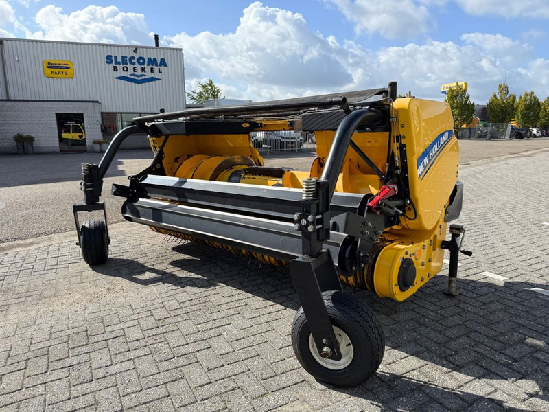 New Holland 300FPE Gras Pickup - Combină agricola: Foto 1 New Holland 300FPE Gras Pickup - Combină agricola: Foto 1