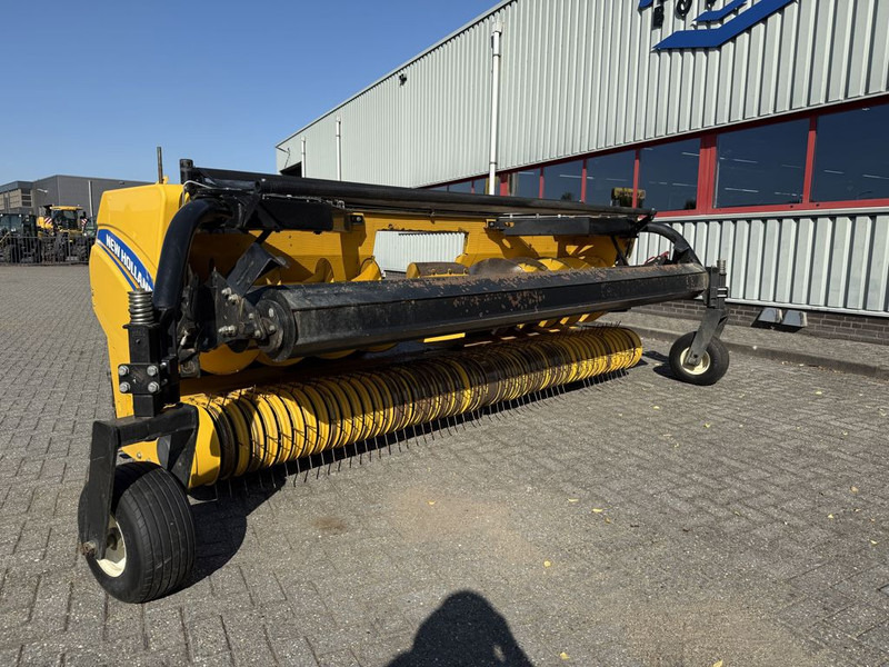 New Holland 380FP Gras Pickup - Combină agricola: Foto 4 New Holland 380FP Gras Pickup - Combină agricola: Foto 4