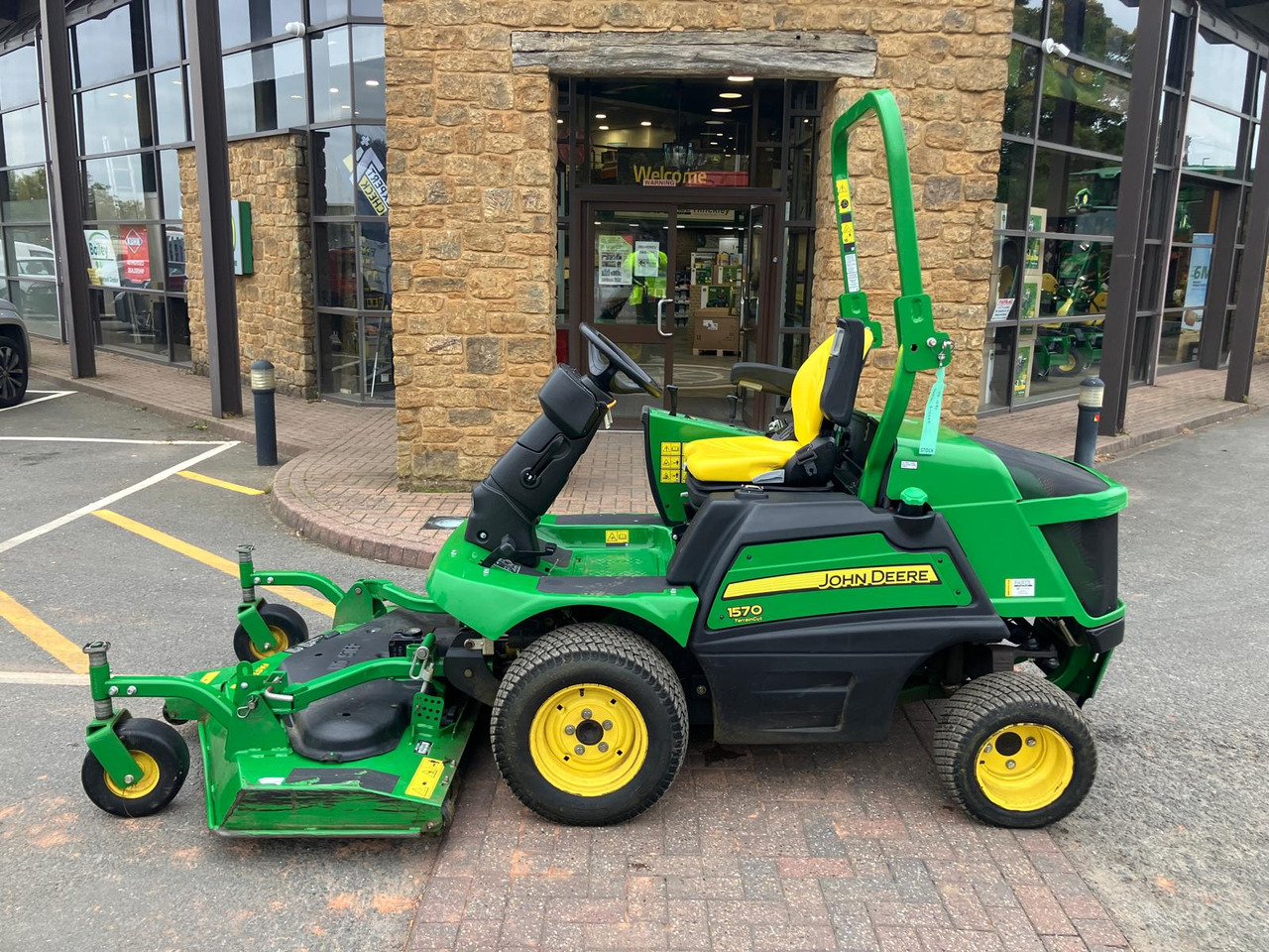 Johjn Deere 1570 Out front mower - Maşină de tuns iarba: Foto 1 Johjn Deere 1570 Out front mower - Maşină de tuns iarba: Foto 1