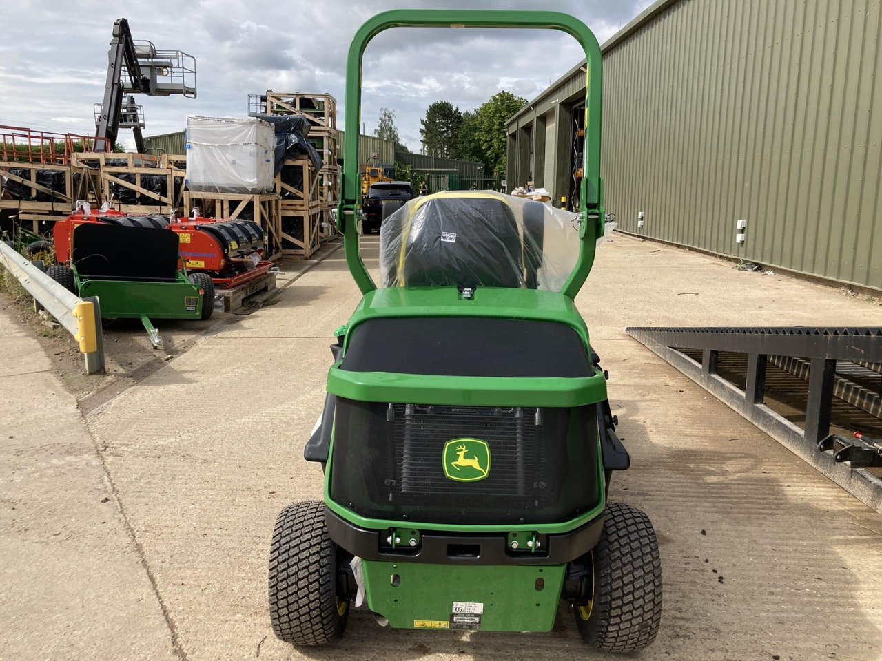 John Deere 1550 front mower - Maşină de tuns iarba: Foto 5 John Deere 1550 front mower - Maşină de tuns iarba: Foto 5