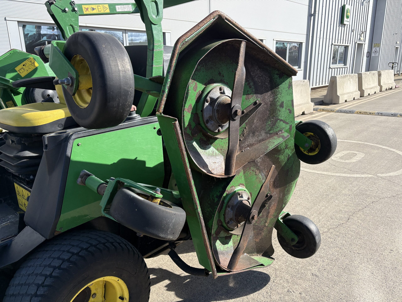 John Deere 1600T Wide Area Mower - Maşină de tuns iarba: Foto 5 John Deere 1600T Wide Area Mower - Maşină de tuns iarba: Foto 5