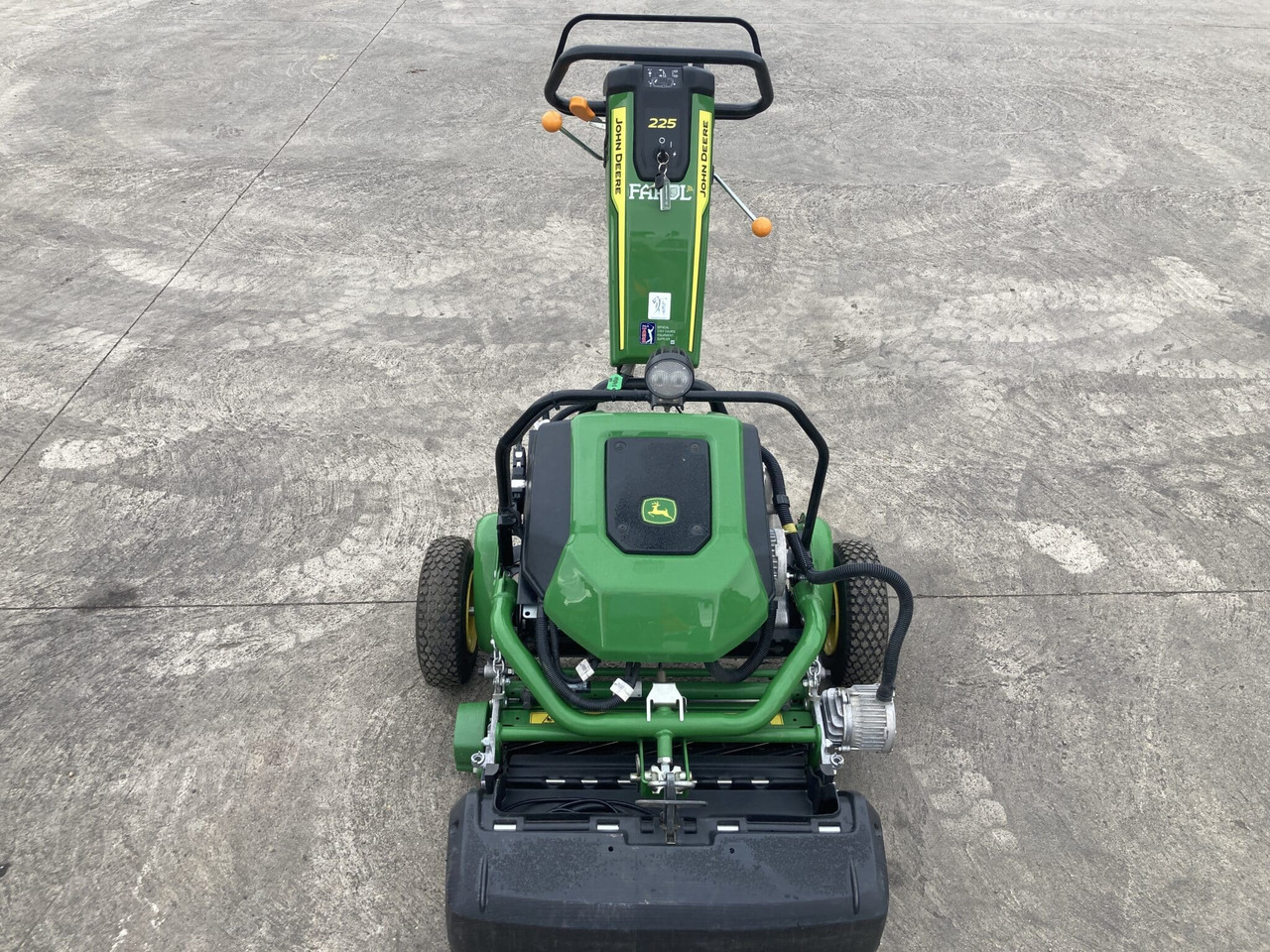 John Deere 225 E-cut walk behind electric greens mower - Maşină de tuns iarba: Foto 2 John Deere 225 E-cut walk behind electric greens mower - Maşină de tuns iarba: Foto 2