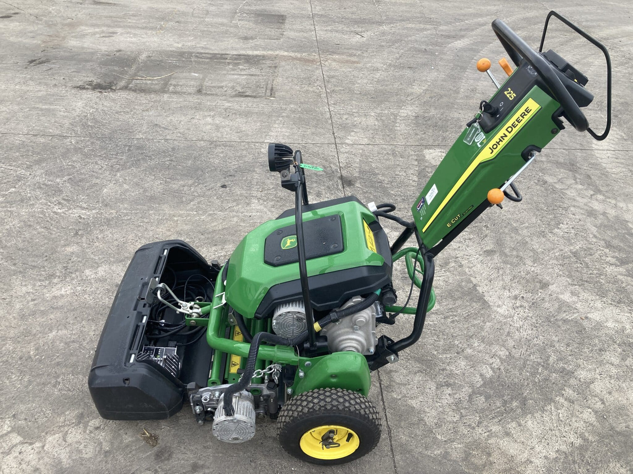 John Deere 225 E-cut walk behind electric greens mower - Maşină de tuns iarba: Foto 3 John Deere 225 E-cut walk behind electric greens mower - Maşină de tuns iarba: Foto 3