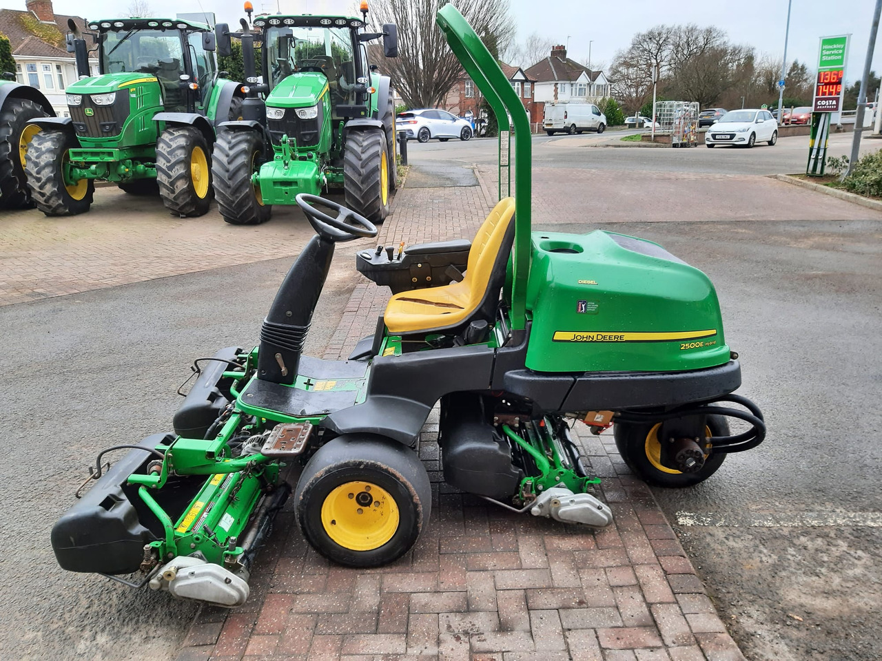 John Deere 2500E greens triple mower - Maşină de tuns iarba: Foto 3 John Deere 2500E greens triple mower - Maşină de tuns iarba: Foto 3