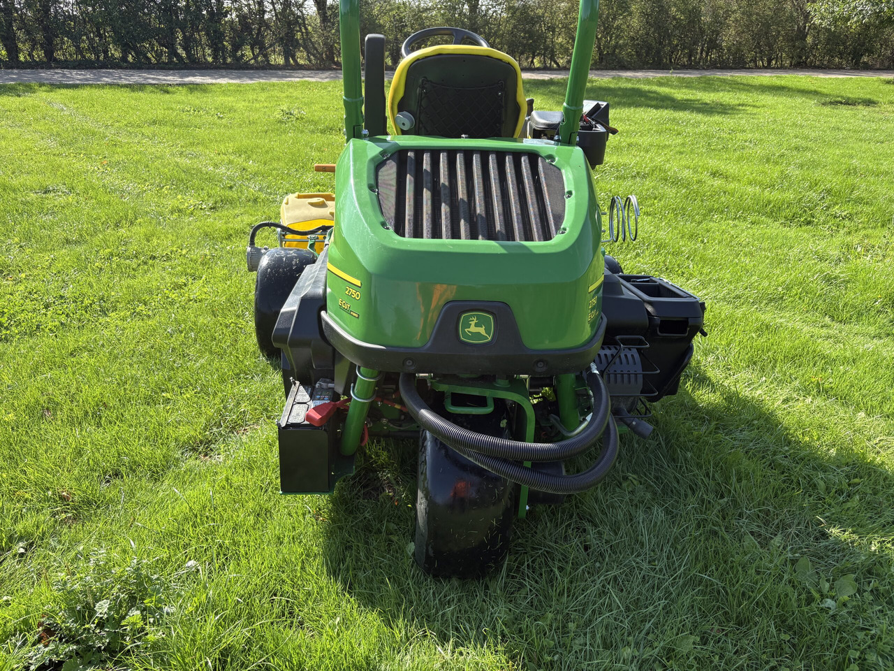 John Deere 2750E Triple Mower - Maşină de tuns iarba: Foto 4 John Deere 2750E Triple Mower - Maşină de tuns iarba: Foto 4