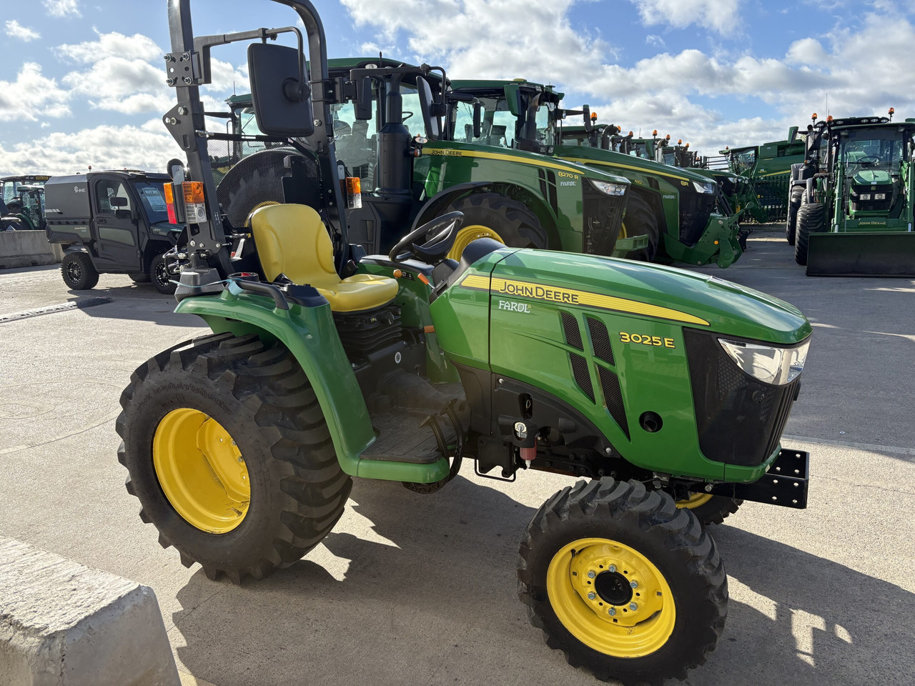 John Deere 3025E Compact tractor - Tractor mic: Foto 2 John Deere 3025E Compact tractor - Tractor mic: Foto 2