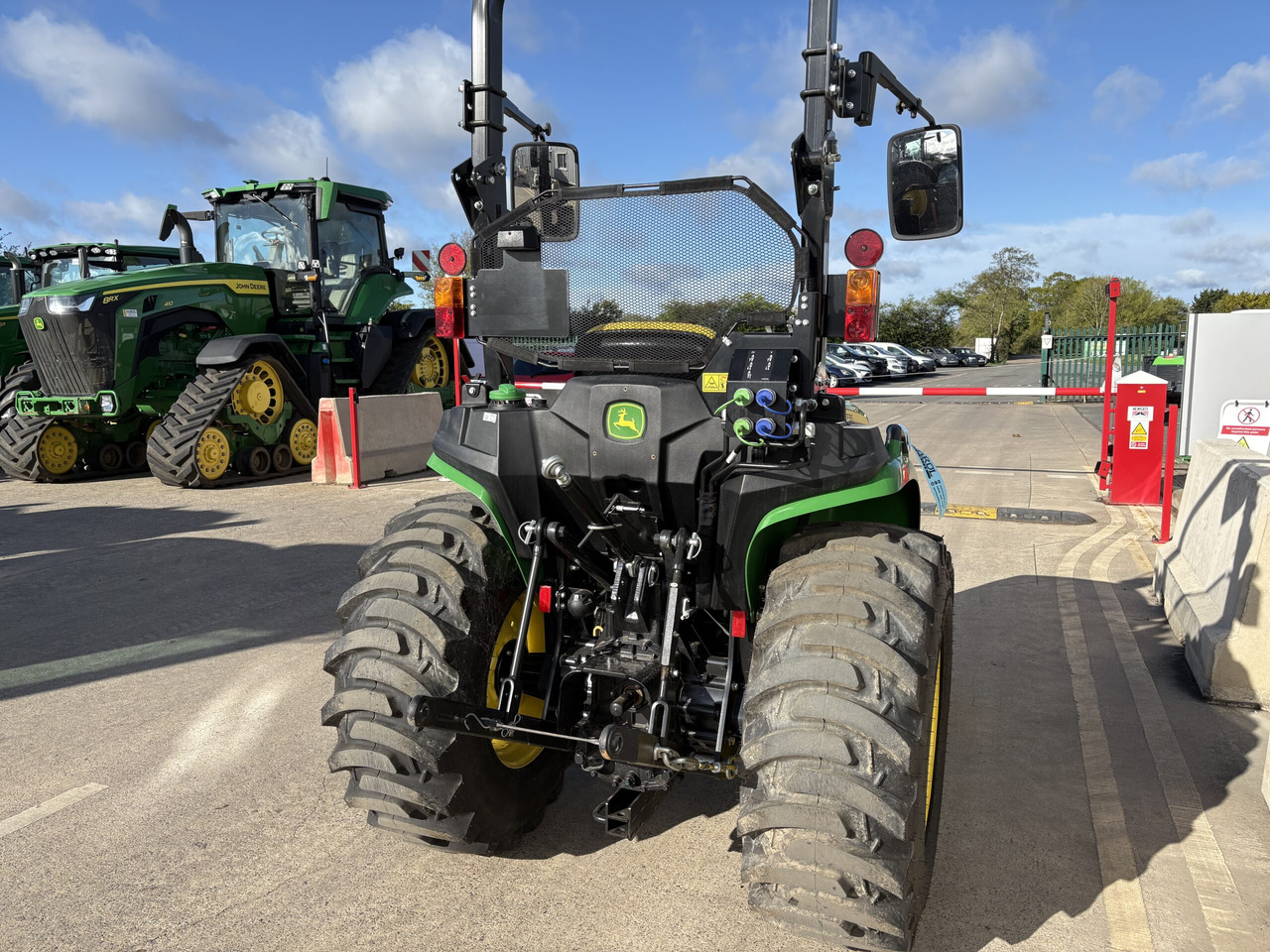 John Deere 3025E Compact tractor - Tractor mic: Foto 4 John Deere 3025E Compact tractor - Tractor mic: Foto 4