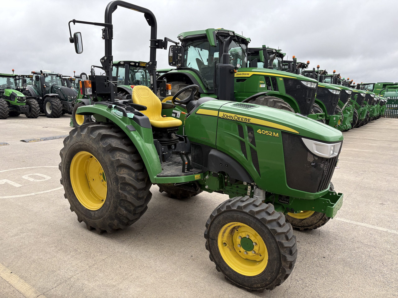 John Deere 4052M Compact Tractor - Tractor mic: Foto 3 John Deere 4052M Compact Tractor - Tractor mic: Foto 3