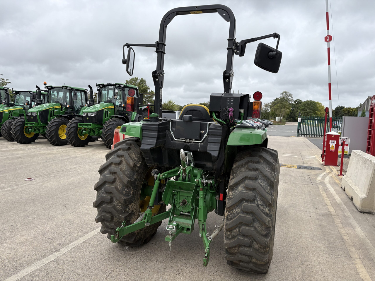 John Deere 4052M Compact Tractor - Tractor mic: Foto 4 John Deere 4052M Compact Tractor - Tractor mic: Foto 4